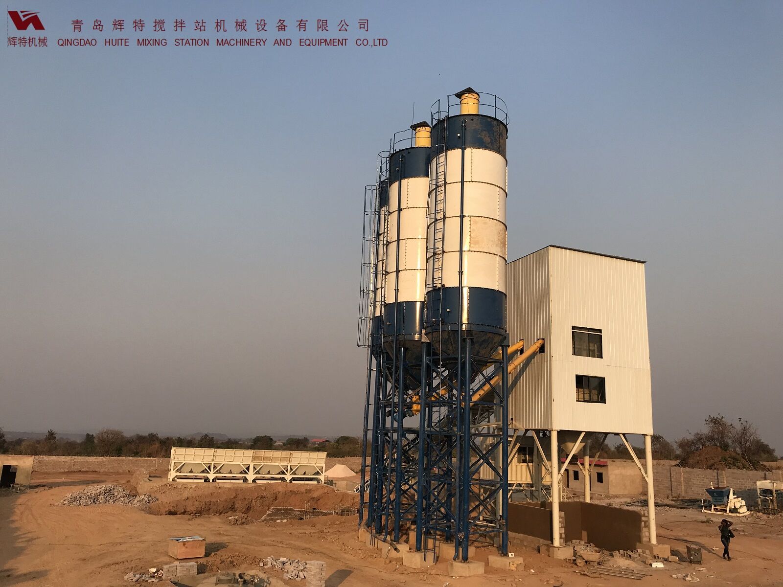 輝特混凝土攪拌站HZS120采用國(guó)內(nèi)外知名品牌，大大降低了設(shè)備故障率