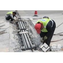 橋頭跳車現(xiàn)象是橋梁伸縮縫的什么問題導(dǎo)致的呢？