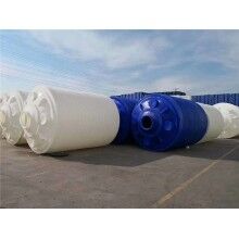 PE水箱 純水水箱 污水水箱 重慶水箱生產(chǎn)廠家 塑料水箱產(chǎn)品常用名稱：塑料水箱、PE水箱、PE桶、蓄水箱、儲水箱、PE儲罐、塑料儲罐、清洗水箱、塑料水箱儲罐、聚乙烯水箱、反滲透塑料水箱、超濾水箱、原水