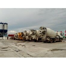 租賃混凝土灌車，攪拌運(yùn)輸車